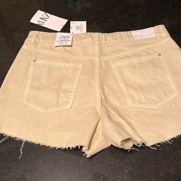 NWT Zara Womens Off whitevdenim Shorts frayed Size 6US - Picture 3 of 10